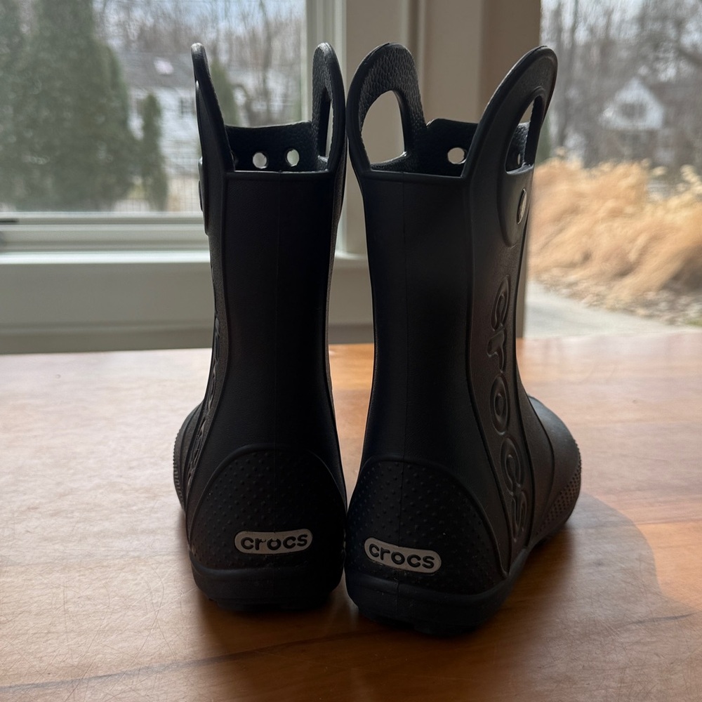 CROCS Kids navy blue Waterproof Pull-On Rain Boots - Picture 4 of 6